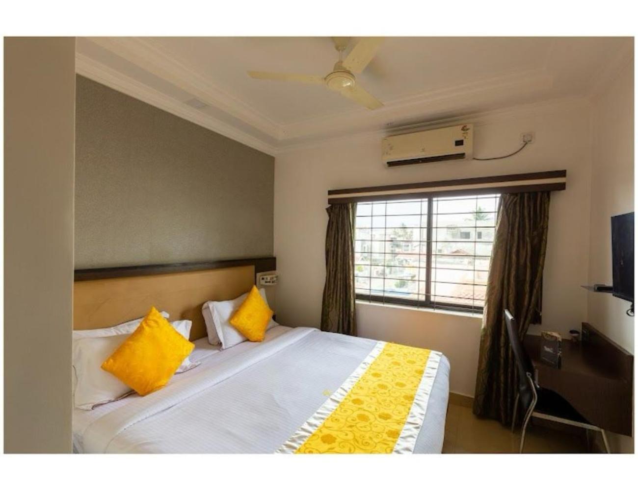 The Grand Krishna Luxury Hotel, Chikmagalūr Buitenkant foto